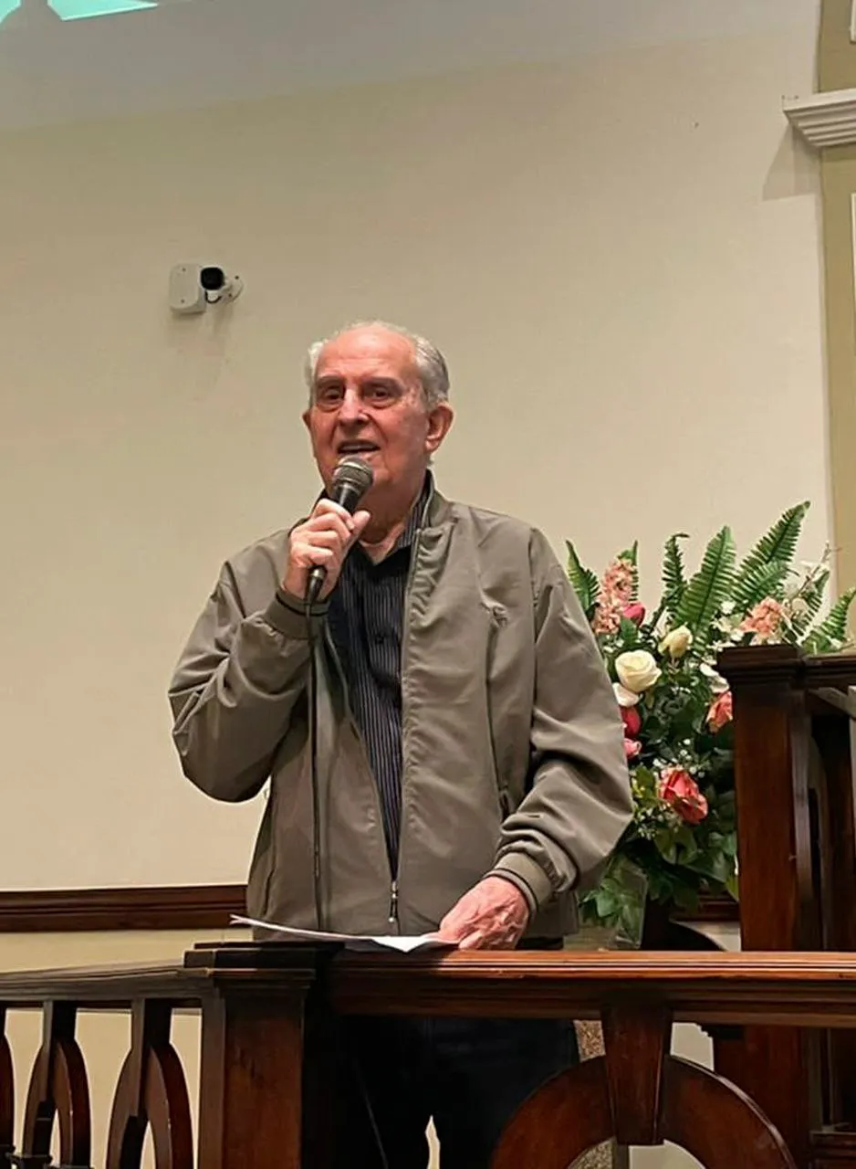 Luiz Pimenta fala sobre a história da igreja no culto comemorativo dos 120 anos