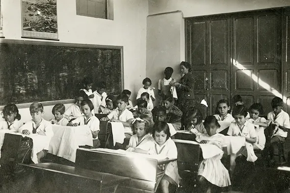 Alunos e professores da Escola Paroquial em 1941