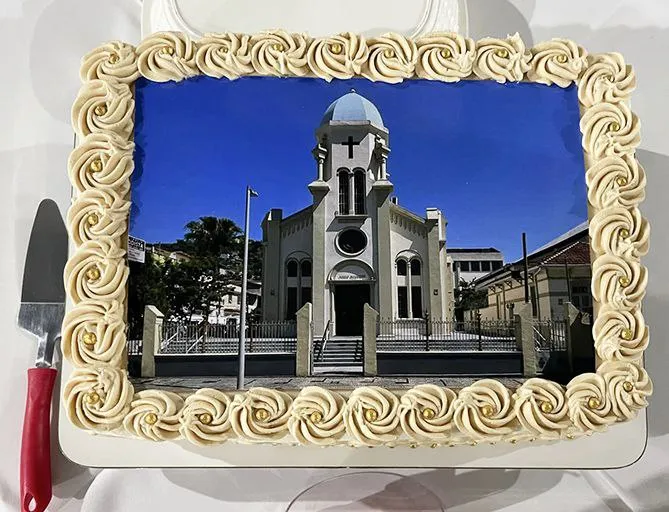 Assim era o bolo dos 120 anos
