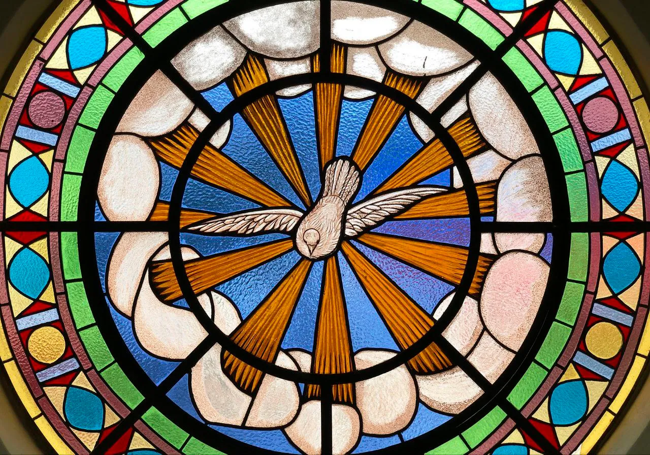 A rosácea (vitral circular) da torre do nosso templo.